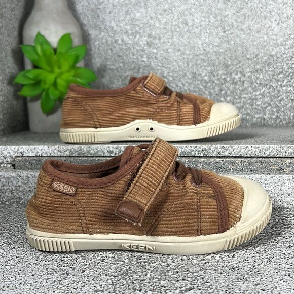 Keen | Potting Soil Corduroy Strap Santiago Sneakers - Picture 1 of 9